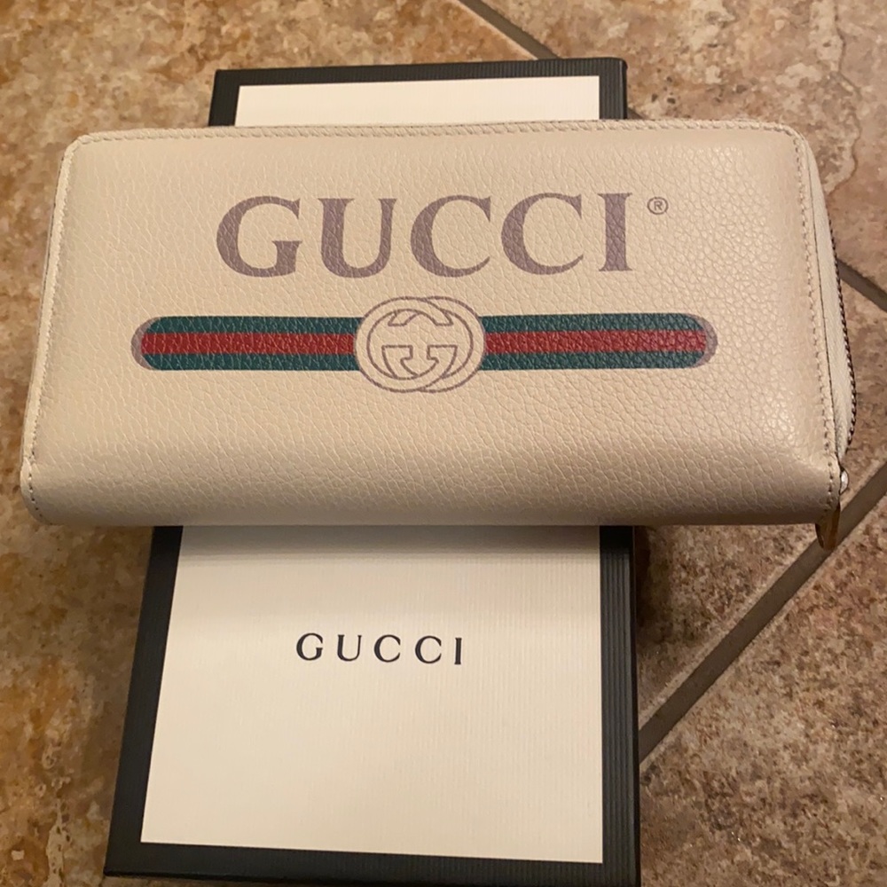 Gucci leather continental zip wallet